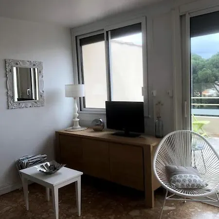 Brise Tropezienne : Vue / 2 / Parking *